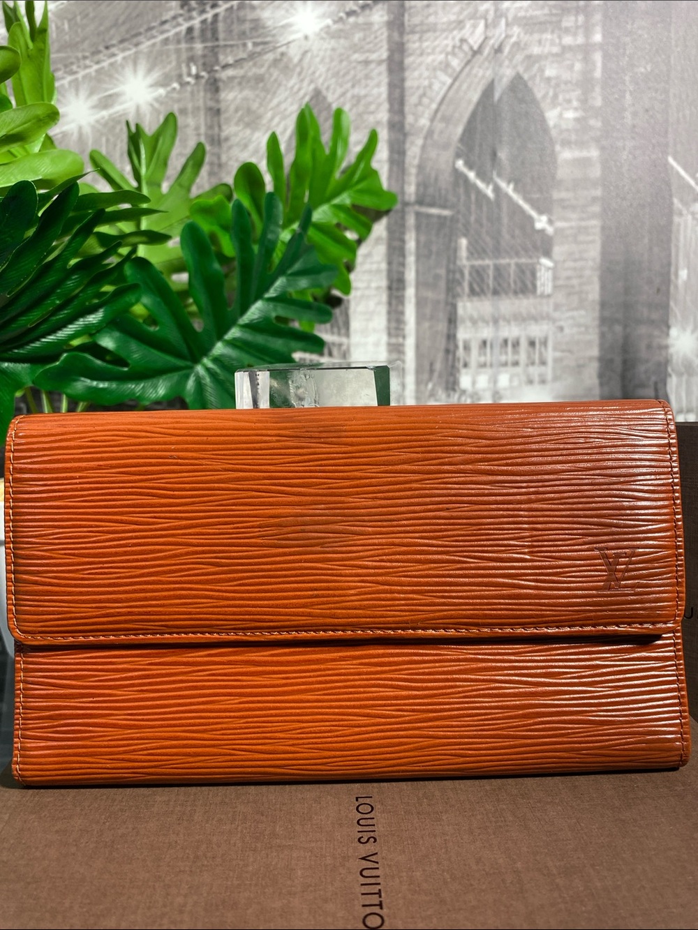 Authentic Louis Vuitton Epi International Wallet - Picture 6 of 17